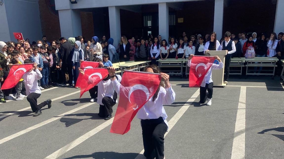 19 Mayıs Atatürk'ü Anma, Gençlik ve Spor Bayramı okulumuzda çoşkuyla kutlandı
