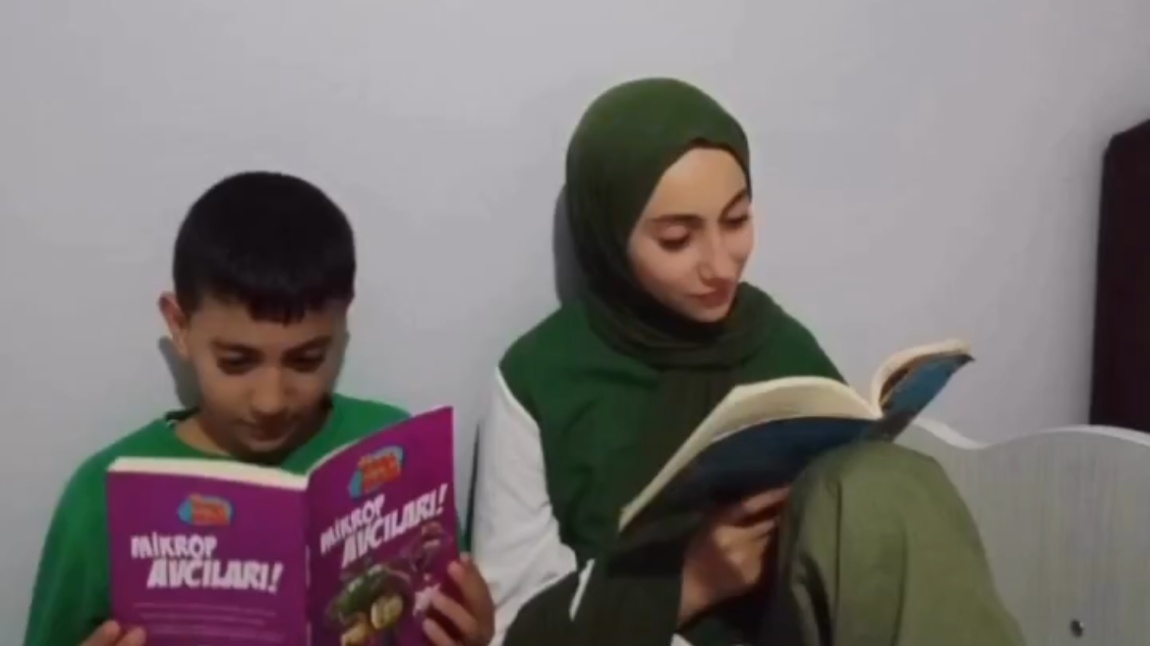 Okulumuzda ''Ben Okuyorum İstanbul Okuyor'' Projesi Kapsamında Her Akşam 21.00-21.30 Saatleri Arası Öğrencilerimizle Kitap Okuyoruz
